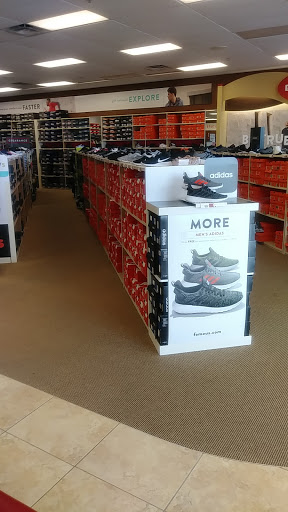 Shoe Store «Famous Footwear», reviews and photos, 4073 Richmond Rd, Warrensville Heights, OH 44122, USA