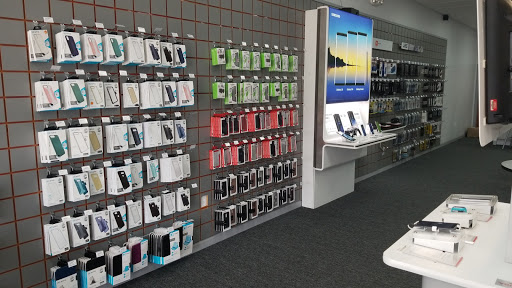 Cell Phone Store «GoWireless Verizon Authorized Retailer», reviews and photos, 23801 US-27, Lake Wales, FL 33859, USA
