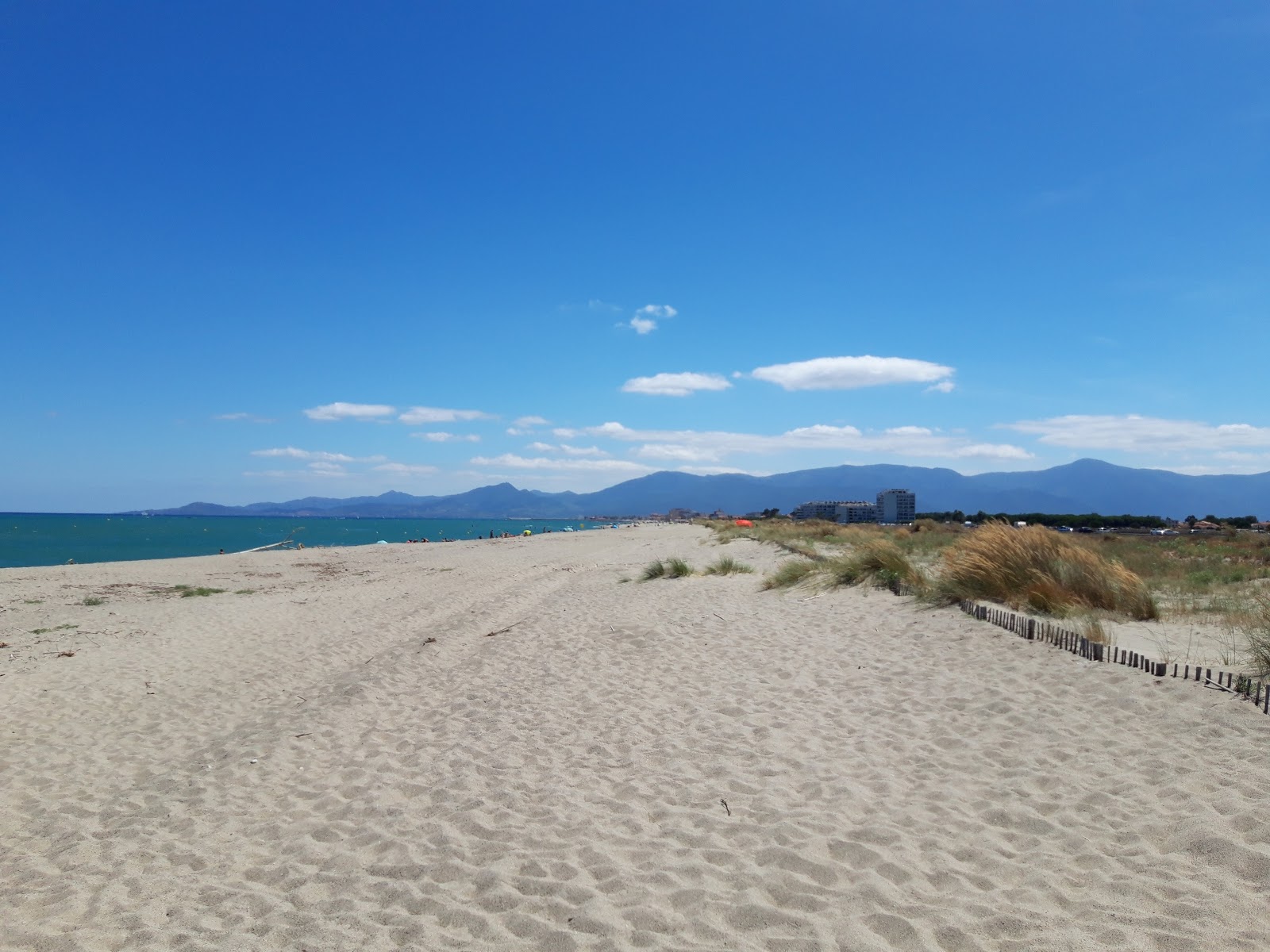 Foto von Plage Nord, Saint Cyprien mit beiger sand Oberfläche