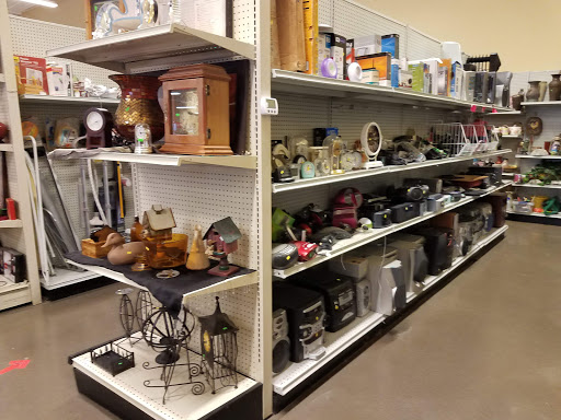 Thrift Store «St Vincent De Paul - West Broadway Thrift Store», reviews and photos, 2345 W Broadway, Eugene, OR 97402, USA