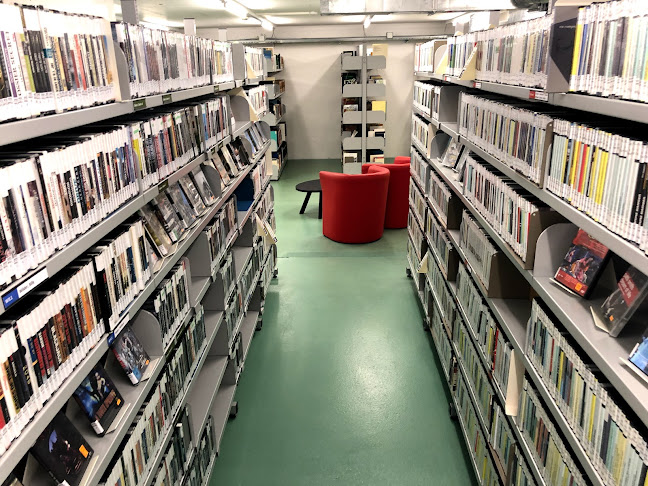 Rezensionen über Kantons- und Universitätsbibliothek Freiburg in Val-de-Ruz - Buchhandlung