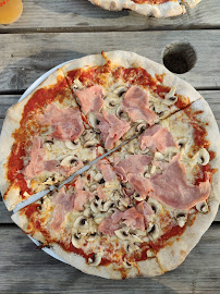 Plats et boissons du Pizzas à emporter Chez Krystel - Le Temps d'une Pizza à Batz-sur-Mer - n°2