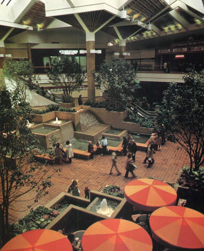 Shopping Mall «Stratford Square Mall», reviews and photos, 152 Stratford Dr, Bloomingdale, IL 60108, USA