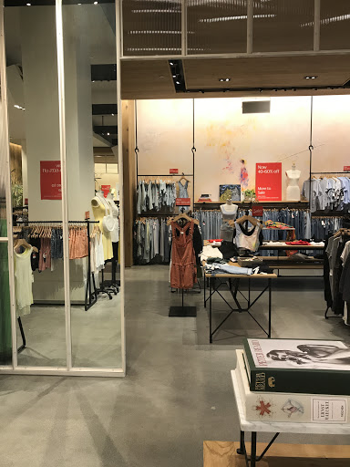 Women's clothing store Costa Mesa