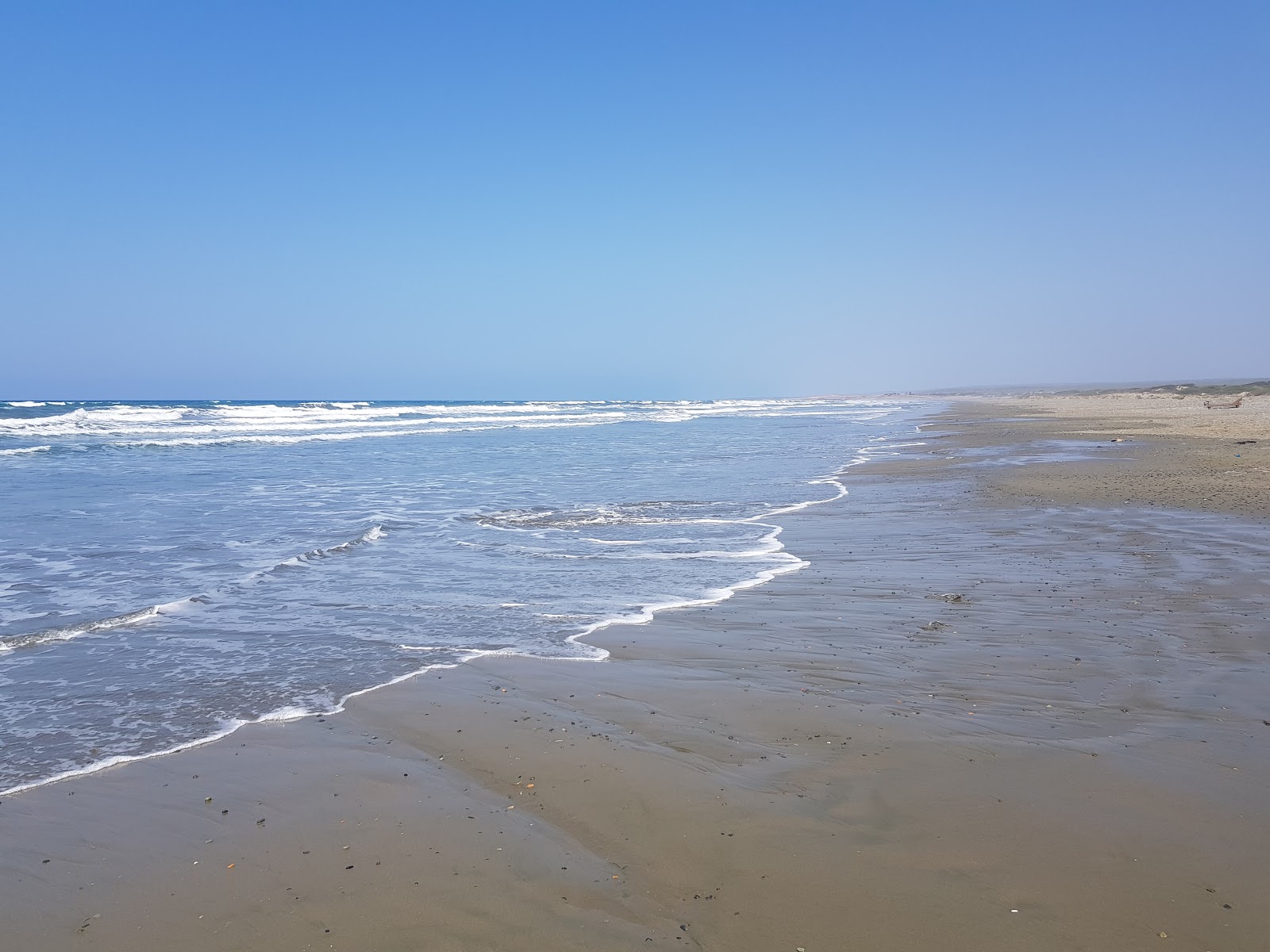 Photo de Morphou Bay II avec rivage droit, long