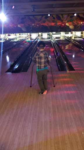 Bowling Alley «Ten Pin Strike & Spare Family Fun Center», reviews and photos, 200 Ten Pin Ln, Louisville, KY 40207, USA