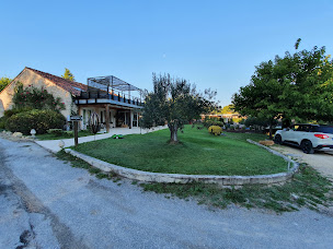 Photo n°83 de Logis Hôtel Déjeunez sous l'Arbre à Rousset ()