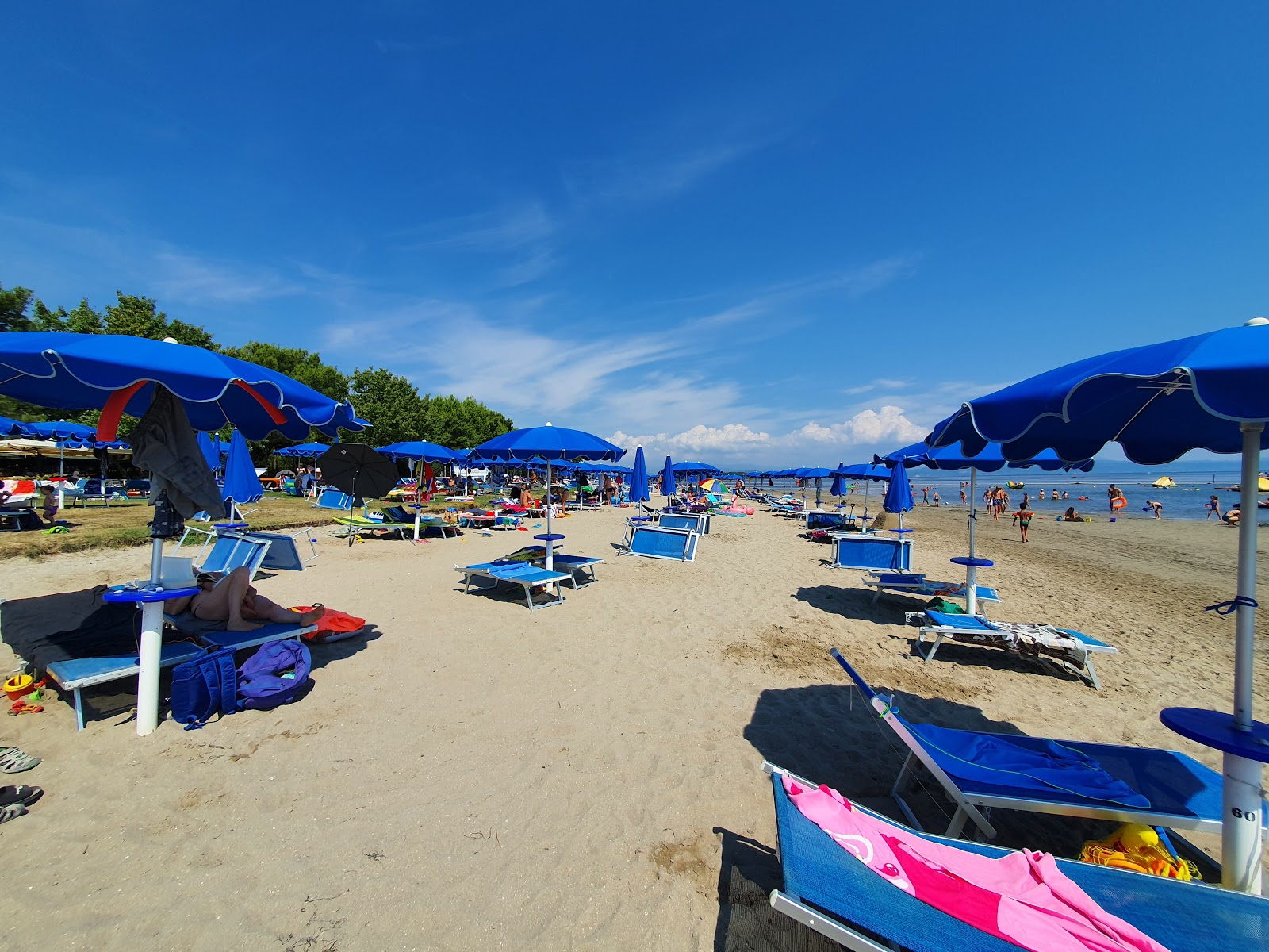Φωτογραφία του Villaggio europa με φωτεινή άμμος επιφάνεια