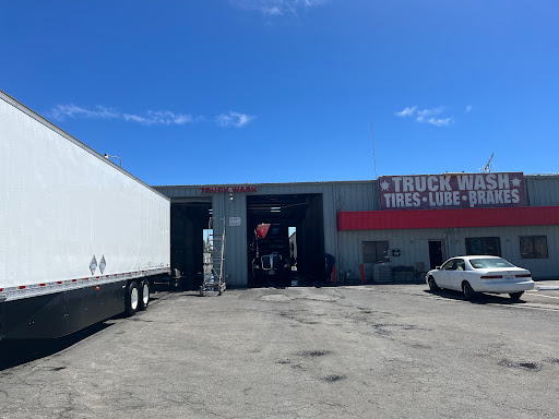 AAA Truck Wash Tire & lube en Corning