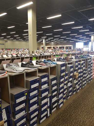 Shoe Store «DSW Designer Shoe Warehouse», reviews and photos, 15600 E Briarwood Cir, Aurora, CO 80016, USA