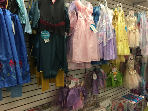 Toy Store «Timbuk Toys University Hills Plaza», reviews and photos, 2526 S Colorado Blvd, Denver, CO 80222, USA