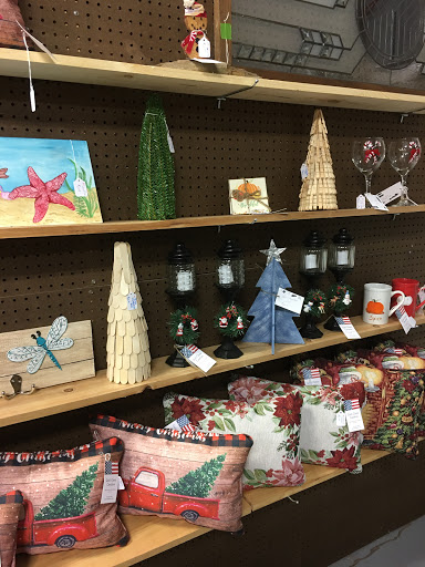 Flea Market «Peddlers Market», reviews and photos, 501 Euclid Ave, Colonial Beach, VA 22443, USA