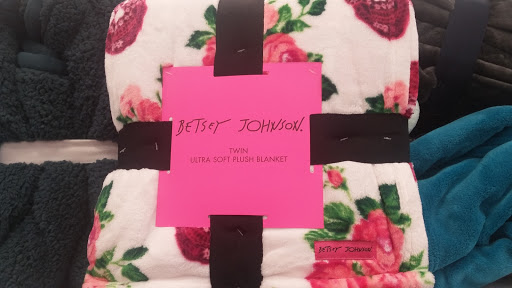 Clothing Store «Ross Dress for Less», reviews and photos, 21605 Village Lakes Shopping Center Dr, Land O Lakes, FL 34639, USA