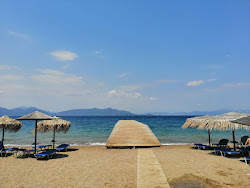 Foto di Neos Pirgos beach e l'insediamento