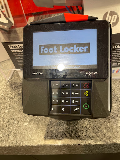 Shoe Store «Foot Locker», reviews and photos, 990 Gulfgate Center Mall, Houston, TX 77087, USA