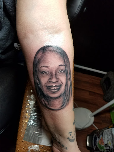 Tattoo Shop «East Coast Tattoo & Body Piercing», reviews and photos, 7 N Broadway, Salem, NH 03079, USA