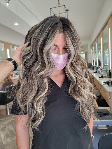 Beauty Salon «De Lis Salon & Spa», reviews and photos, 576 Plandome Rd, Manhasset, NY 11030, USA