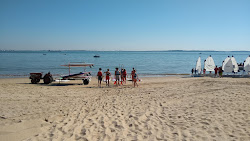 Foto di Plage du Verdon-sur-Mer con costa lunga e dritta