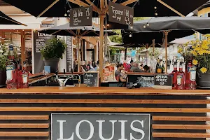 LOUIS - CAFE & TAGESBAR image
