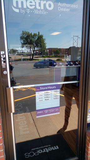 Cell Phone Store «MetroPCS Authorized Dealer», reviews and photos, 1516 Woodlane Dr, Woodbury, MN 55125, USA