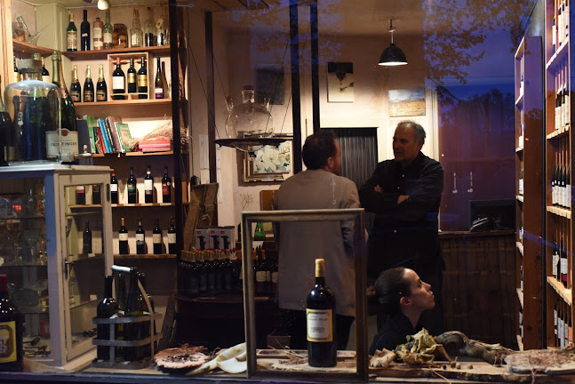 Reviews of Aleksic & Mortimer Winehouse in London - Liquor store