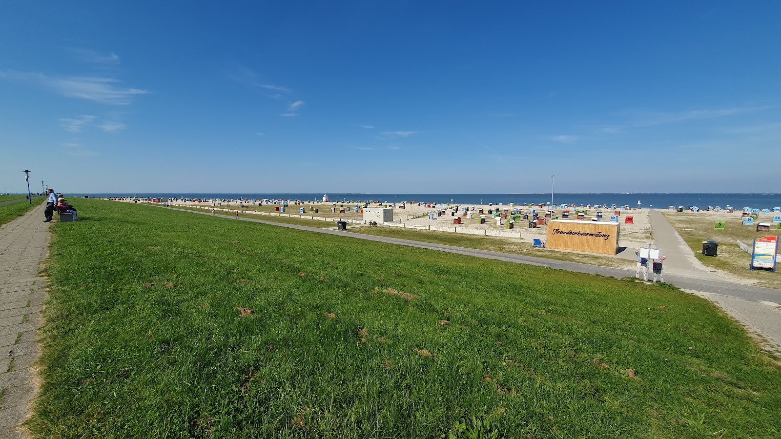Φωτογραφία του Badestrand Beach παροχές περιοχής