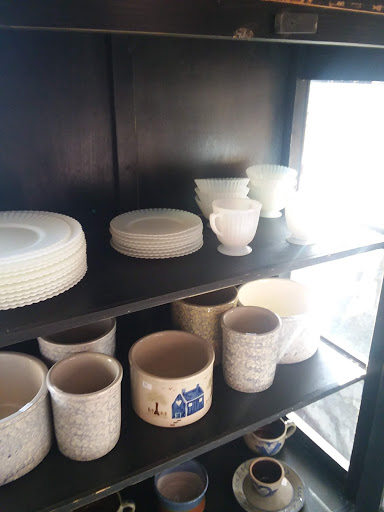 Furniture Store «Amanda Furniture Store», reviews and photos, 302 E Main St, Amanda, OH 43102, USA