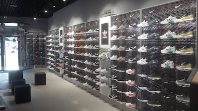 S2 Sneakers Specialist Montmorot à Montmorot