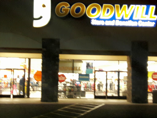Thrift Store «32nd St & Cactus Goodwill Retail Store & Donation Center», reviews and photos