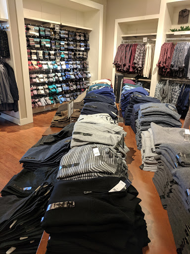 Clothing Store «Banana Republic Factory Store», reviews and photos, 681 Leavesley Rd, Gilroy, CA 95020, USA