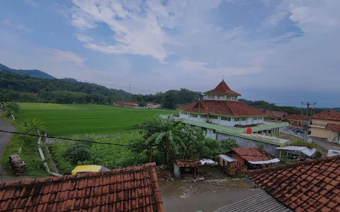 Alun-alun Desa Cikahuripan image