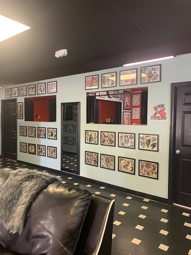 Tattoo Shop «Knuckle Up Tattoo Co.», reviews and photos, 2083 Irvin Cobb Dr, Paducah, KY 42003, USA