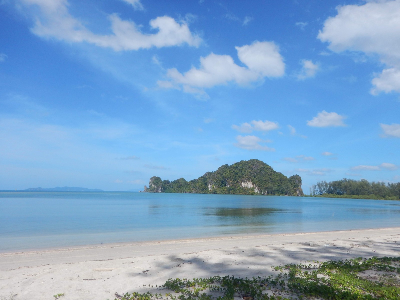 Foto van Koh Bae Na Beach met hoog niveau van netheid