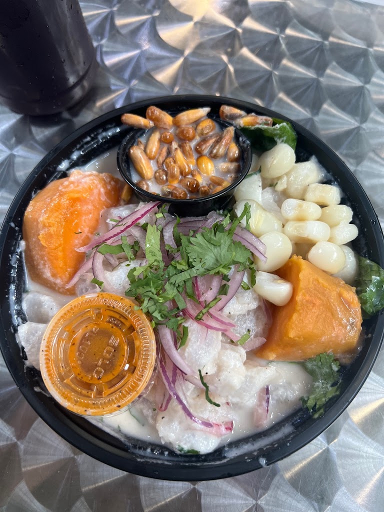 Two Peruvian chefs in a truck 37208