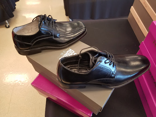 Shoe Store «Shoe Carnival», reviews and photos, 2776 Wilma Rudolph Blvd, Clarksville, TN 37040, USA