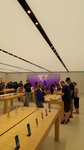 Computer Store «Apple Woodland», reviews and photos, 3195 28th St SE, Grand Rapids, MI 49512, USA