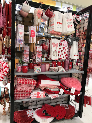 Department Store «T.J. Maxx», reviews and photos, 14 Candlewood Lake Rd, Brookfield, CT 06804, USA