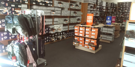 Shoe Store «Rack Room Shoes», reviews and photos, 3551 Jefferson Davis Hwy, Alexandria, VA 22305, USA