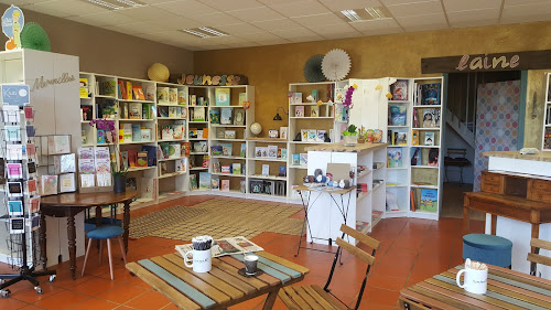 librairie Au Ver Lisant à Mauriac