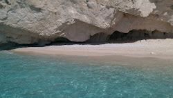 Sfogio Beach'in fotoğrafı dağlarla çevrili