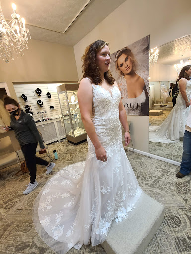 Bridal Shop «J & B Bridals & Formals», reviews and photos, 136 S Main St, Chambersburg, PA 17201, USA