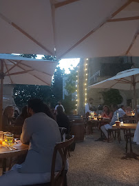 Atmosphère du Restaurant La Table d'Estoublon à Fontvieille - n°6