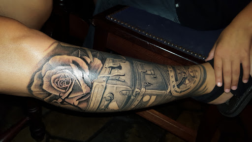 Tattoo Shop «Red 5 Tattoo», reviews and photos, 829 Lynnhaven Pkwy #121, Virginia Beach, VA 23452, USA