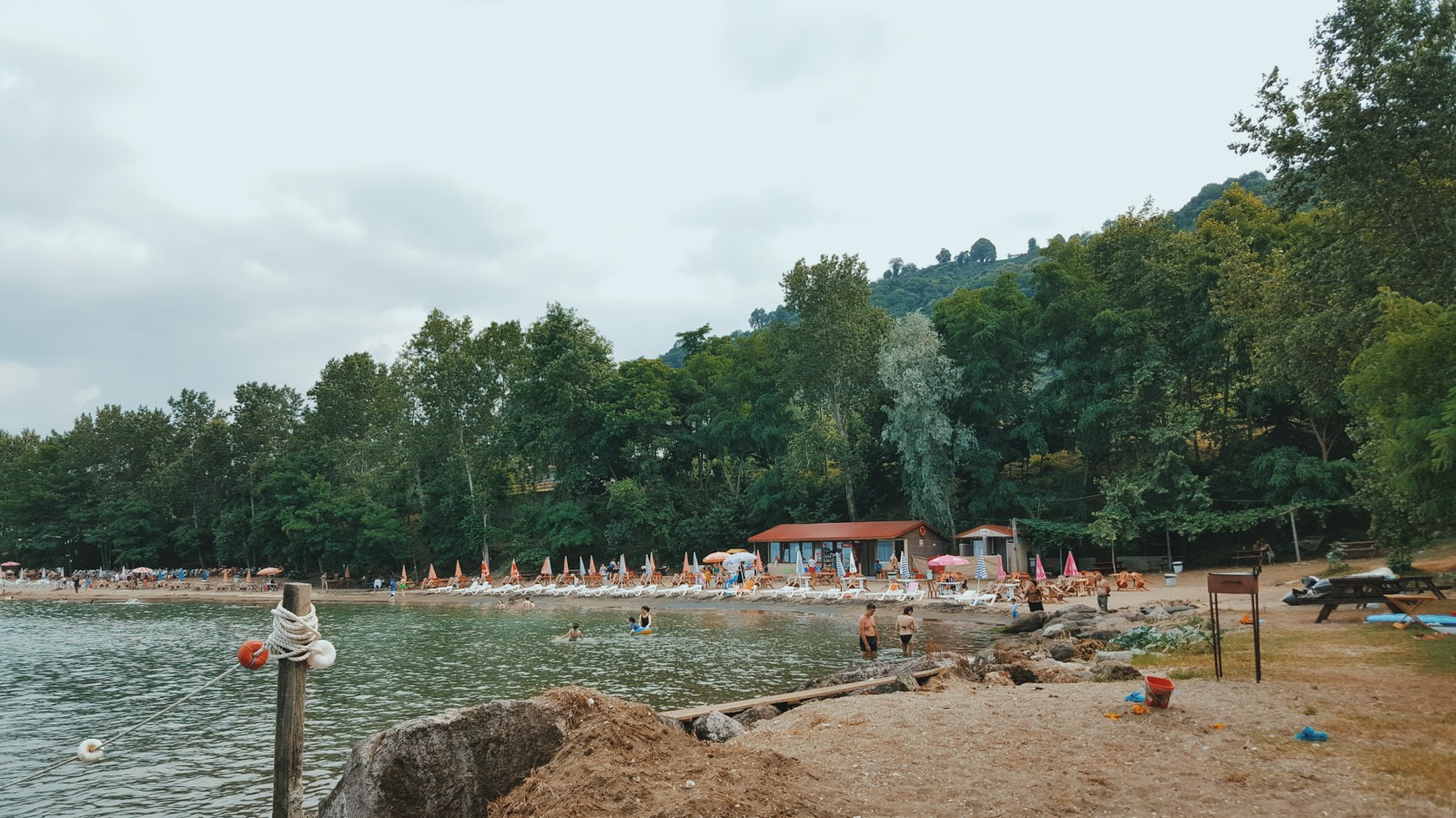 Fotografija Egrice Plaji z prostorni večplastni zalivi