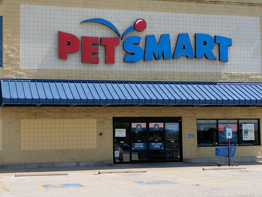 Pet Supply Store «PetSmart», reviews and photos, 2861 Veterans Memorial Pkwy, St Charles, MO 63303, USA