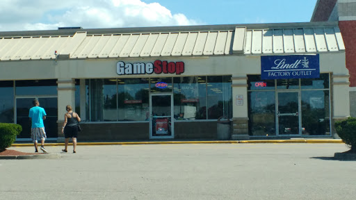 GameStop, 45 Commerce Way, Seekonk, MA 02771, USA, 