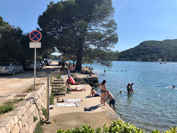 Kamp Bunica'in fotoğrafı uçurumlarla desteklenmiş