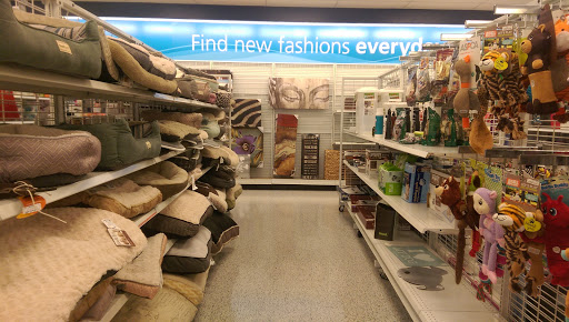 Clothing Store «Ross Dress for Less», reviews and photos, 177 Levittown Pkwy, Levittown, PA 19055, USA