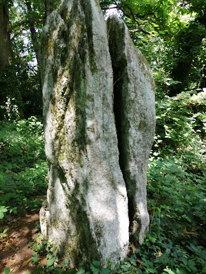 Menhir de Kerzuot à Plozévet