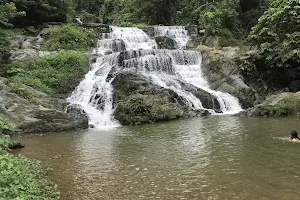 Mae Phun Waterfall, Laplae Town image